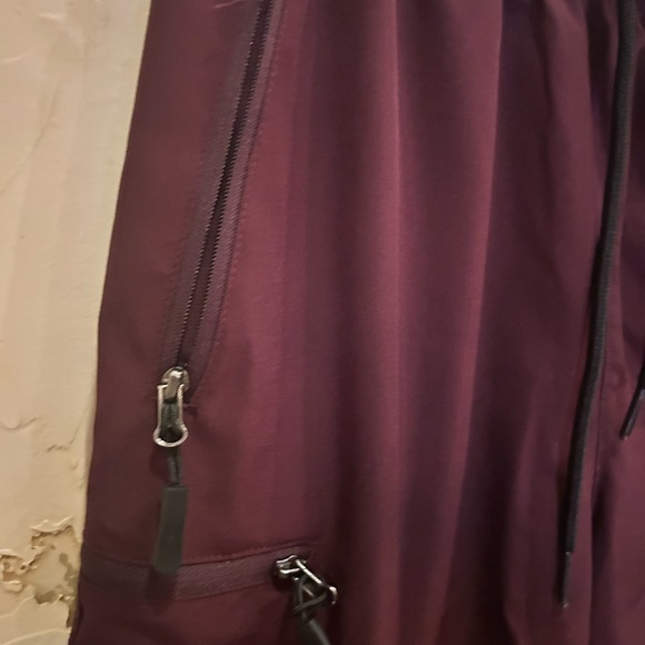 Santiny Wine-Colored Quick Dry Shorts | 9” Inseam | Lightweight & Comfy Medium - Picture 2 of 9